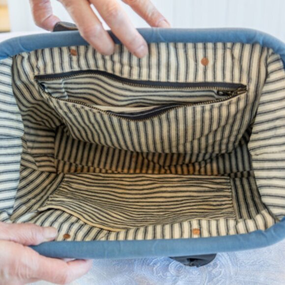 Blue canvas Gladstone bag with crow print - Picture 4 of 5